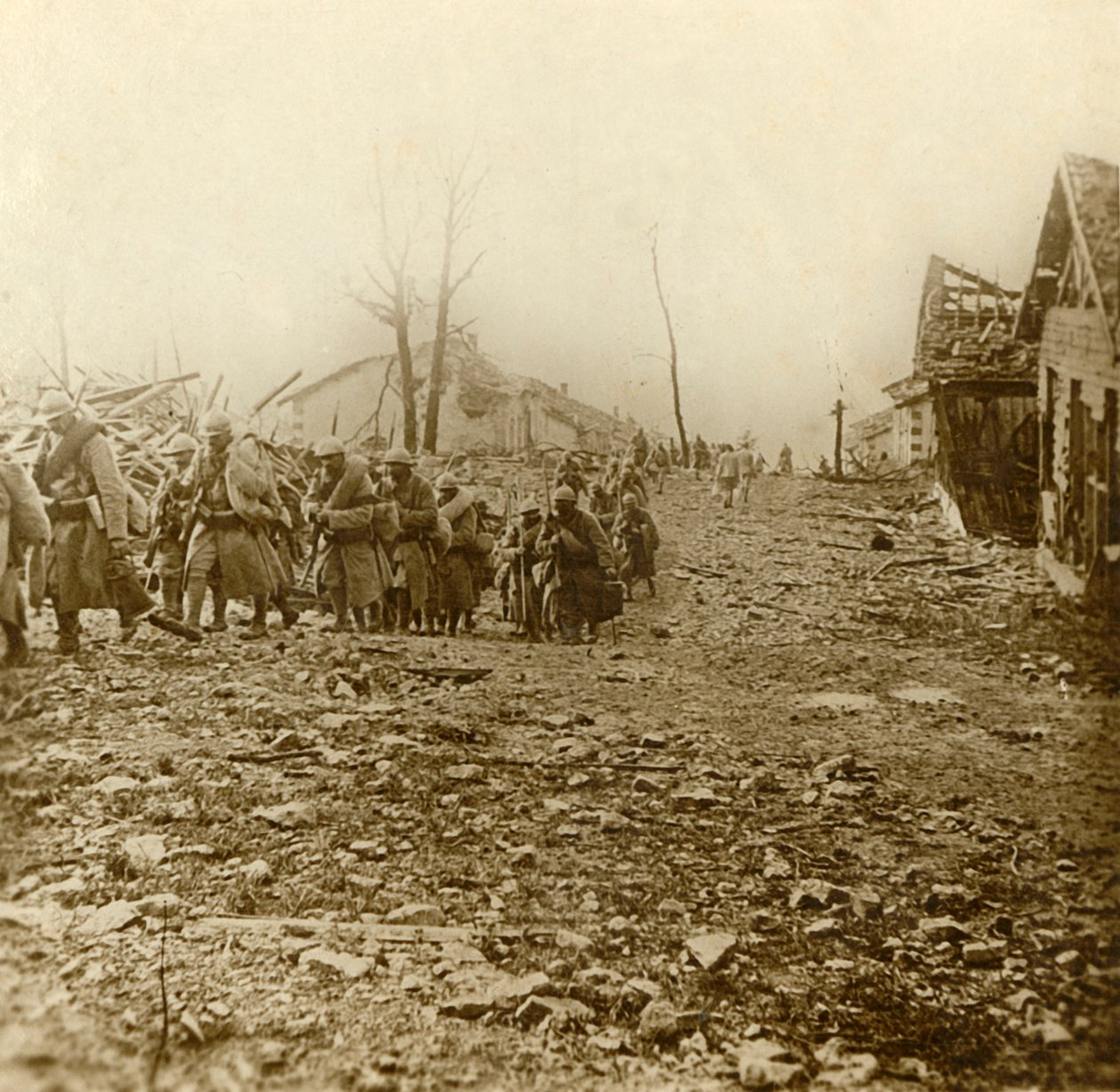 Pomocná pěchota při útoku na Douaumont, severní Francie, 1916 od Unbekannt