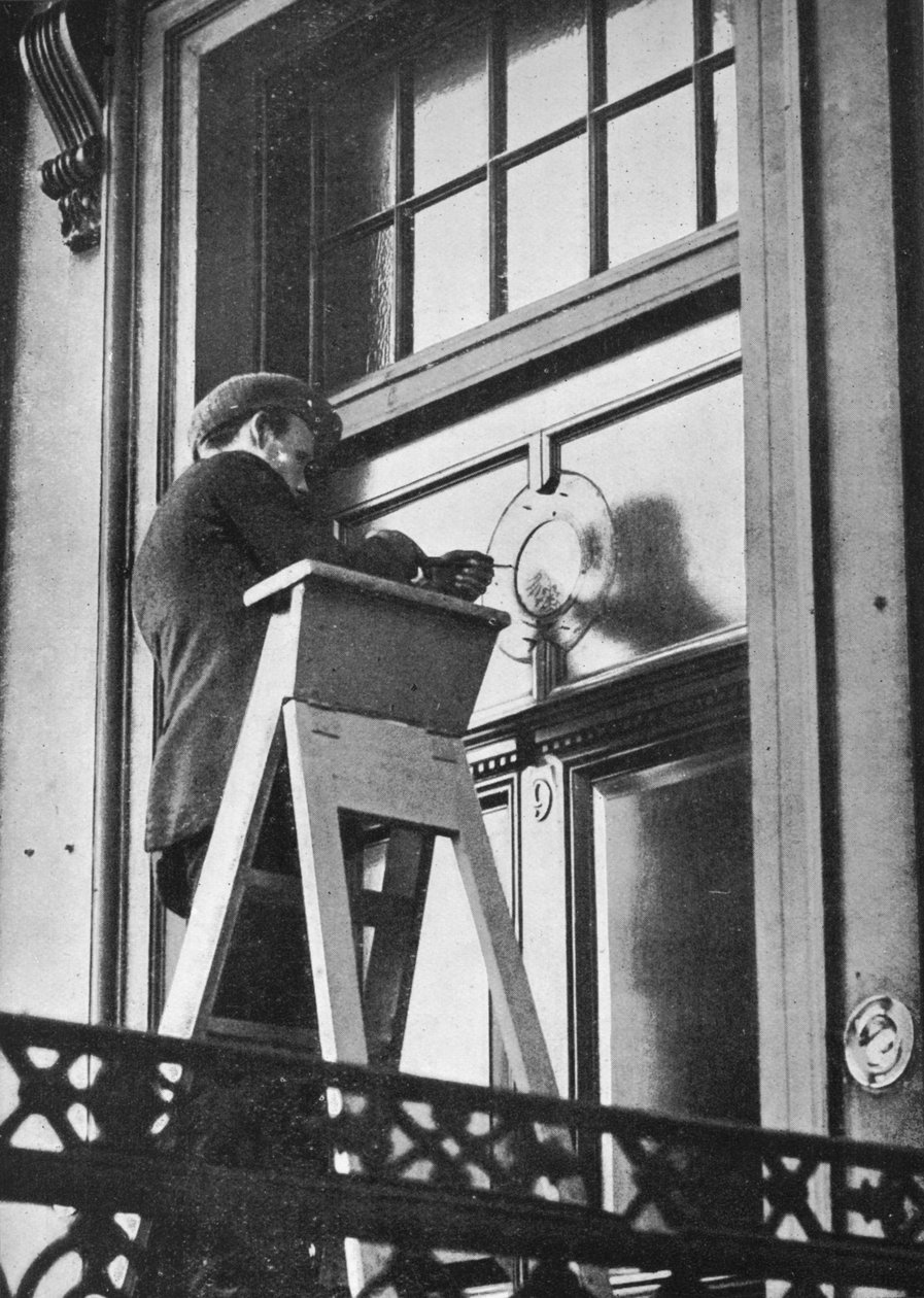Odstranění německých emblémů z německého velvyslanectví, Carlton House Terrace, Londýn, 1914 od Unbekannt