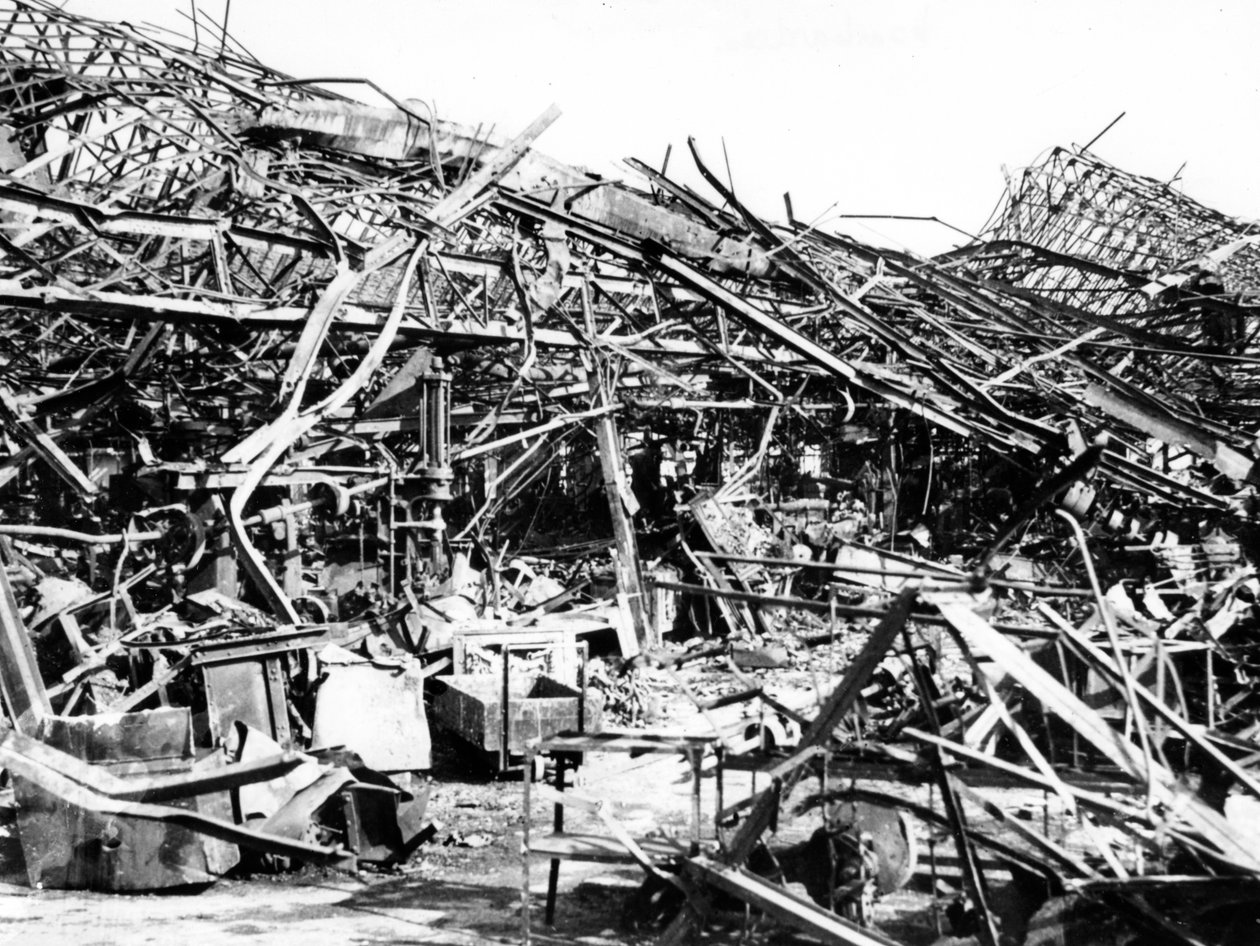 Továrna Renault zničená spojeneckým bombardováním, Sevres, poblíž Paříže, 1940-1944 od Unbekannt