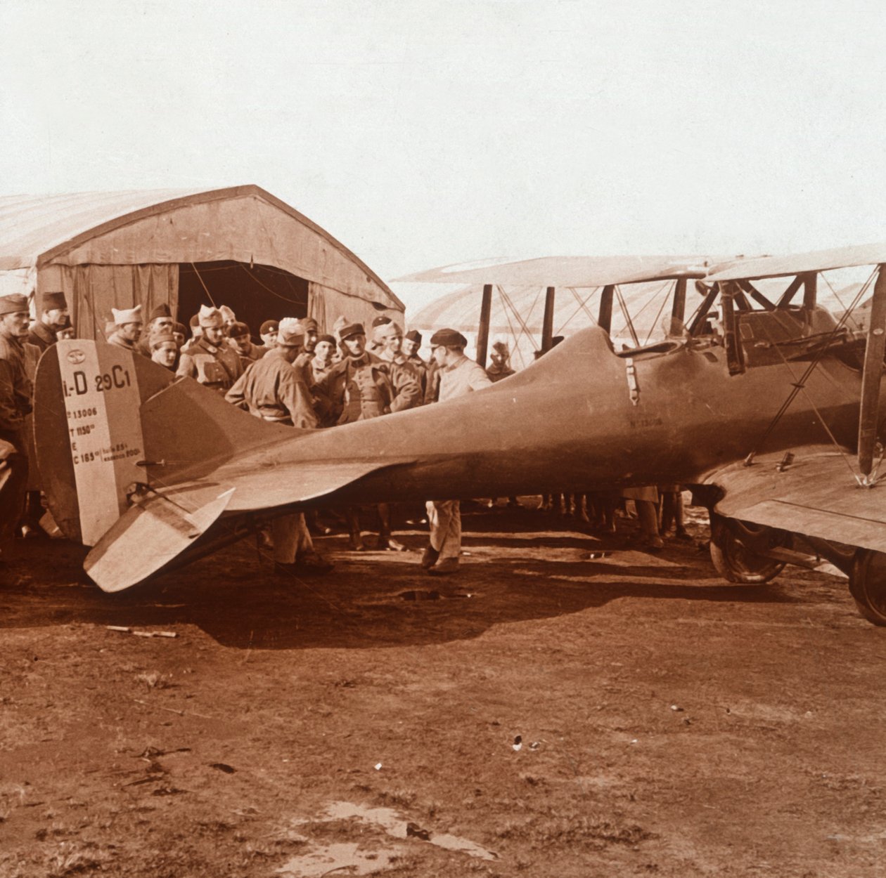 Návrat stíhacího letounu, c1914-c1918 od Unbekannt