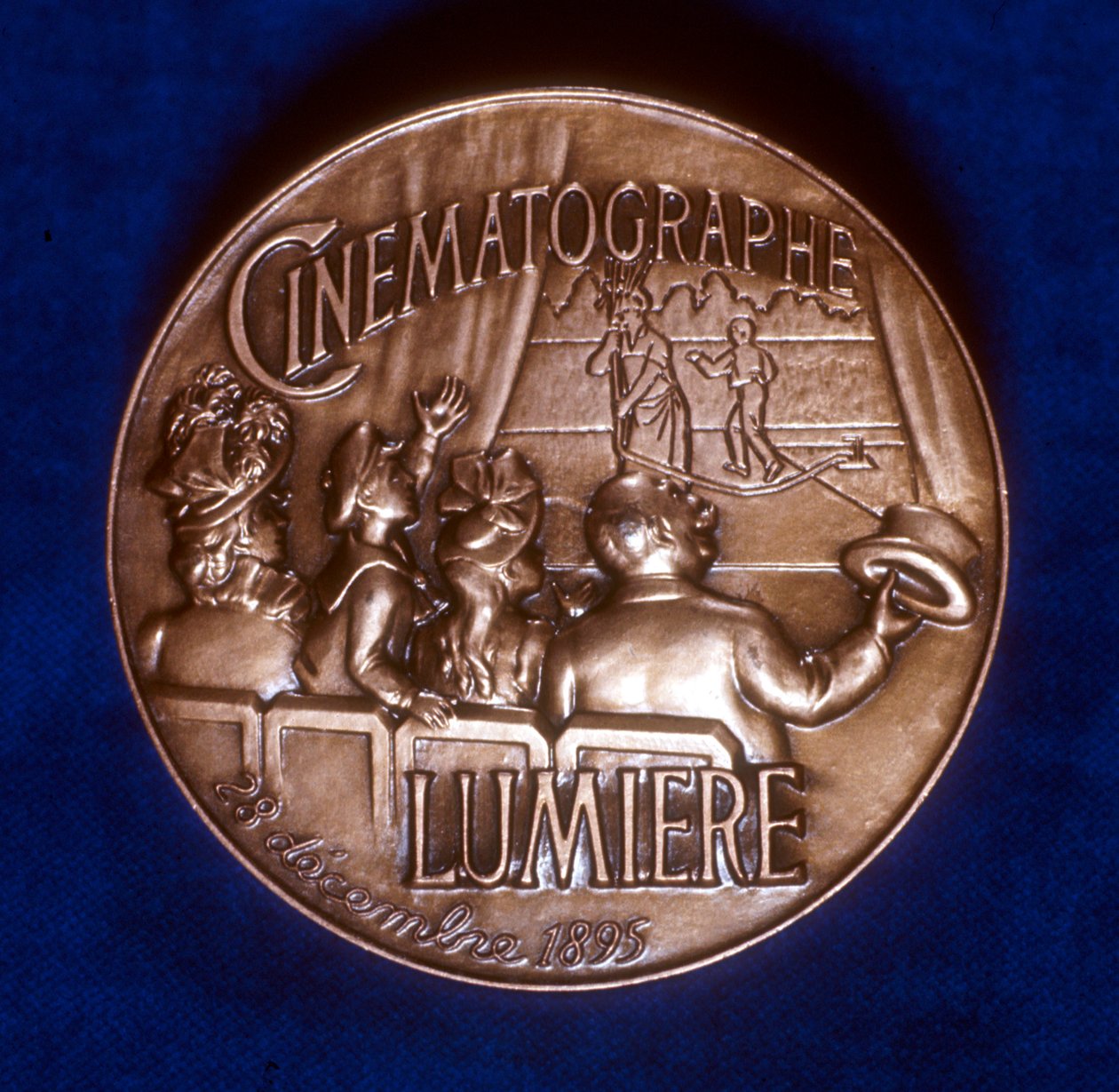 Rub medaile připomínající 50 let kinematografie bratří Lumierových, 1945 od Unbekannt