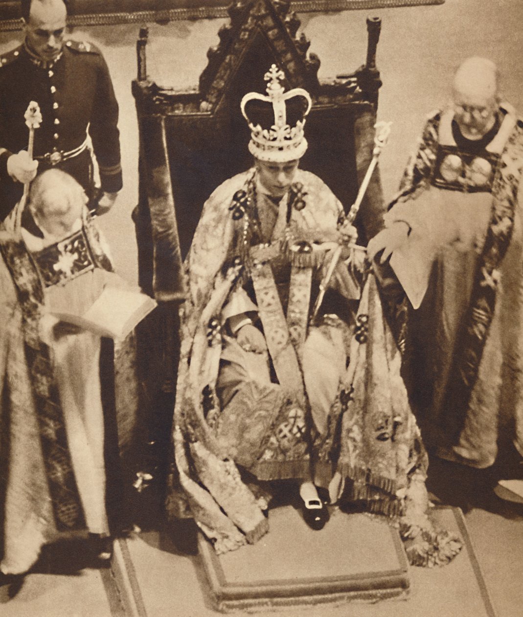 Oděný a korunovaný, 12. května 1937 od Unbekannt