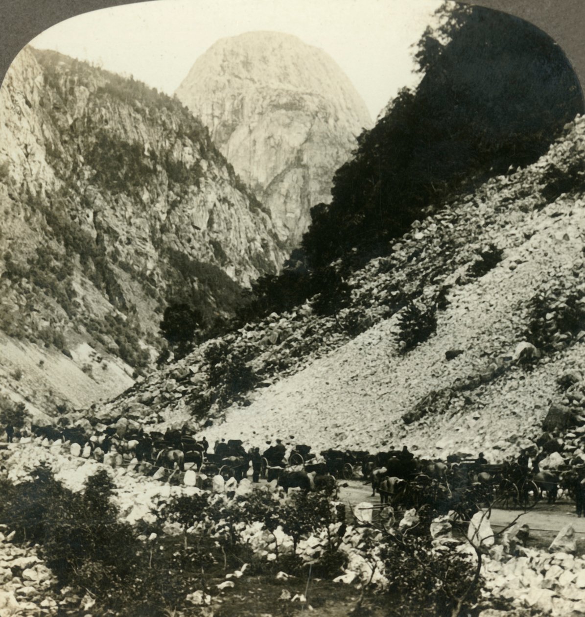 Rocky Jordalsnut 3620 stop od silnice plné turistických vozíků, Norsko, c1905. od Unbekannt