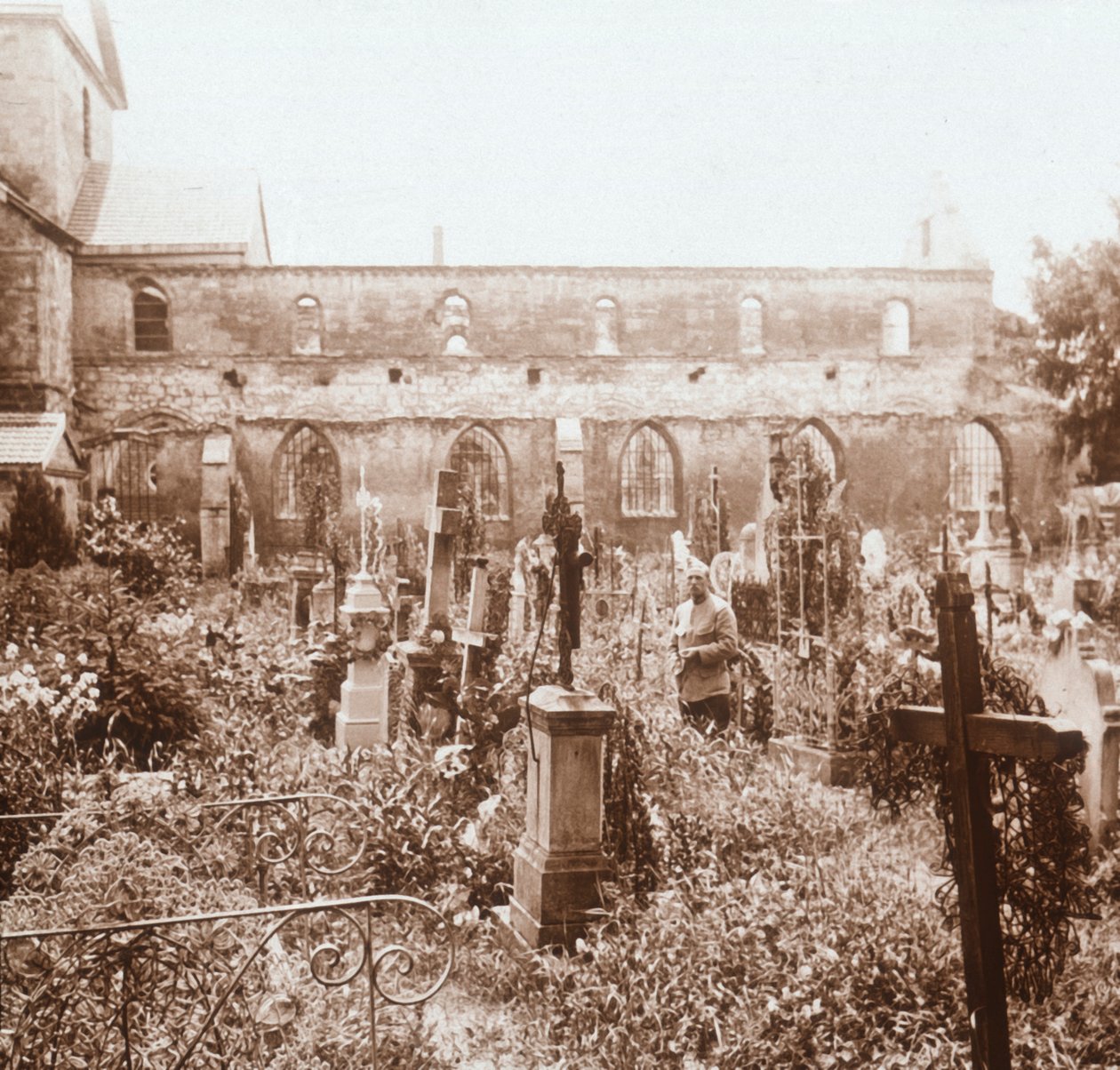 Kostel bez střechy, Marne, severní Francie, c1914-c1918 od Unbekannt
