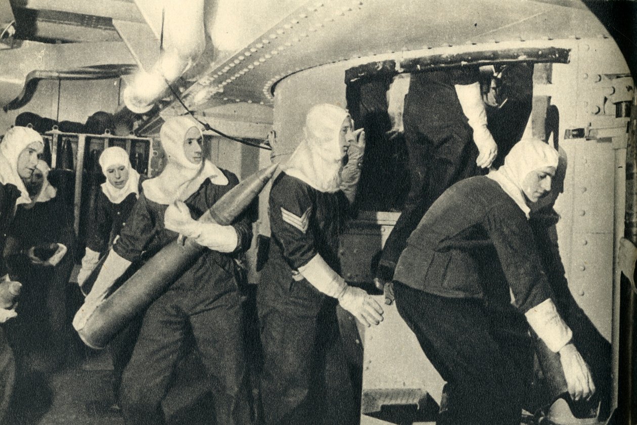 Royal Marines manipulující s municí na palubě HMS Illustrious, druhá světová válka, c1939-c1943 1944. od Unbekannt