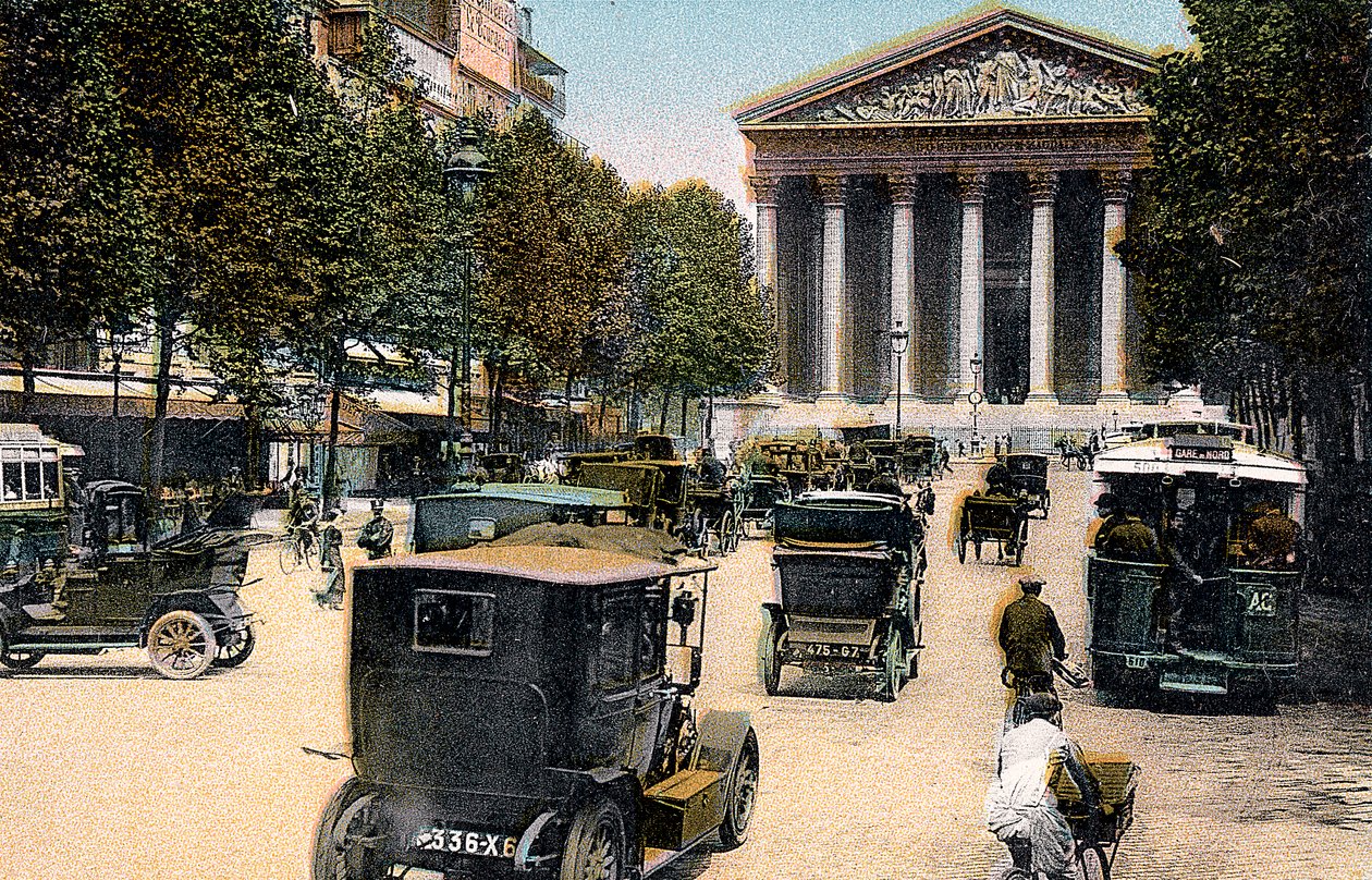 Rue Royale a Madeleine, Paříž, s auty a motorovým autobusem na ulici, c1900 od Unbekannt