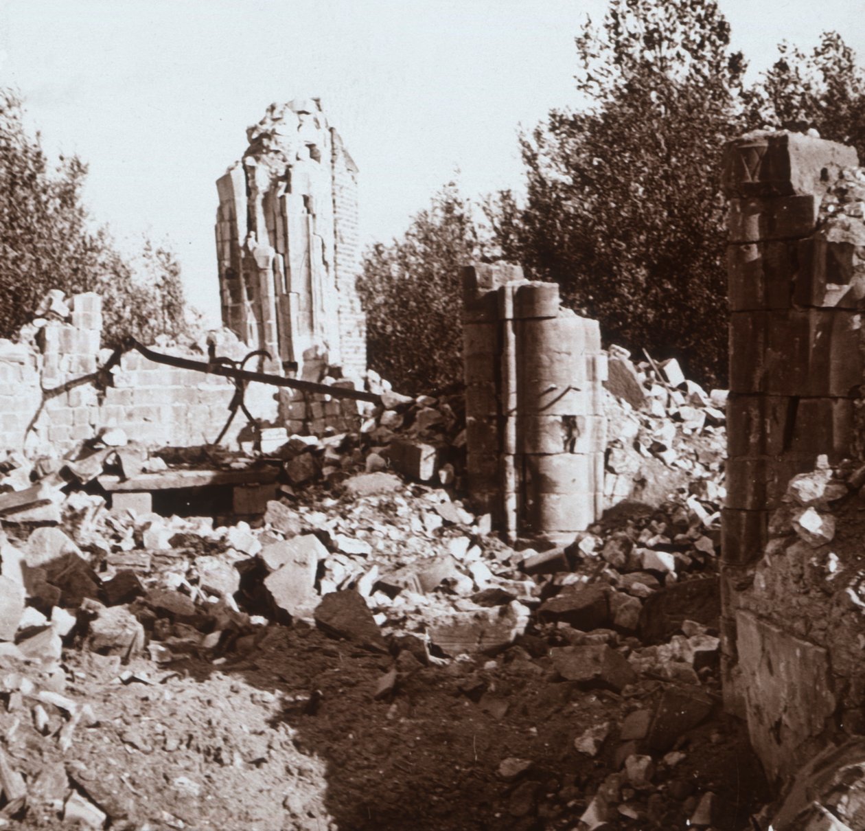 Zřícenina zámku, Pinon, severní Francie, c1914-c1918 od Unbekannt