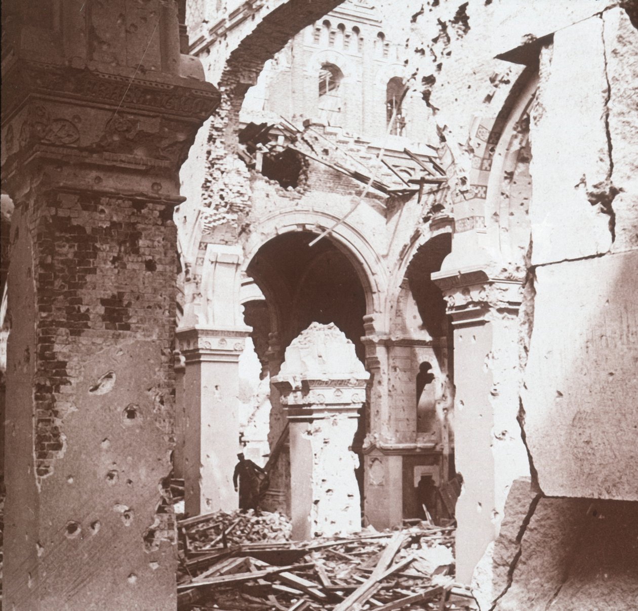 Zničený kostel, Albert, severní Francie, c1914-c1918 od Unbekannt