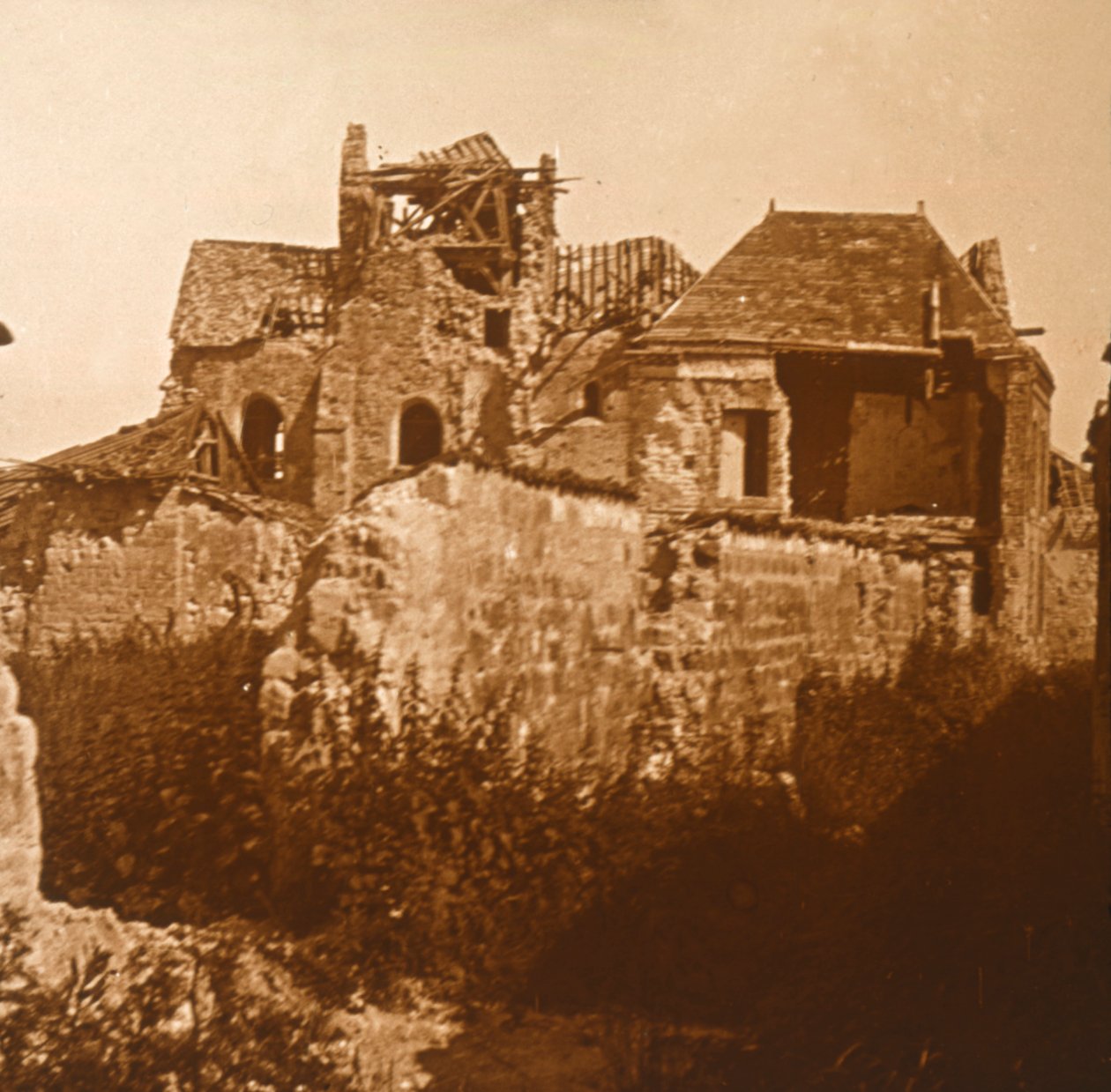 Zničený kostel, Beaumont-sur-Vesle, severní Francie, c1914-c1918 od Unbekannt
