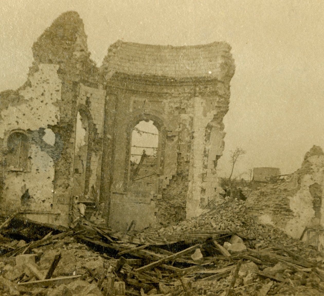 Zničený kostel, Combles, severní Francie, c1914-c1918 od Unbekannt