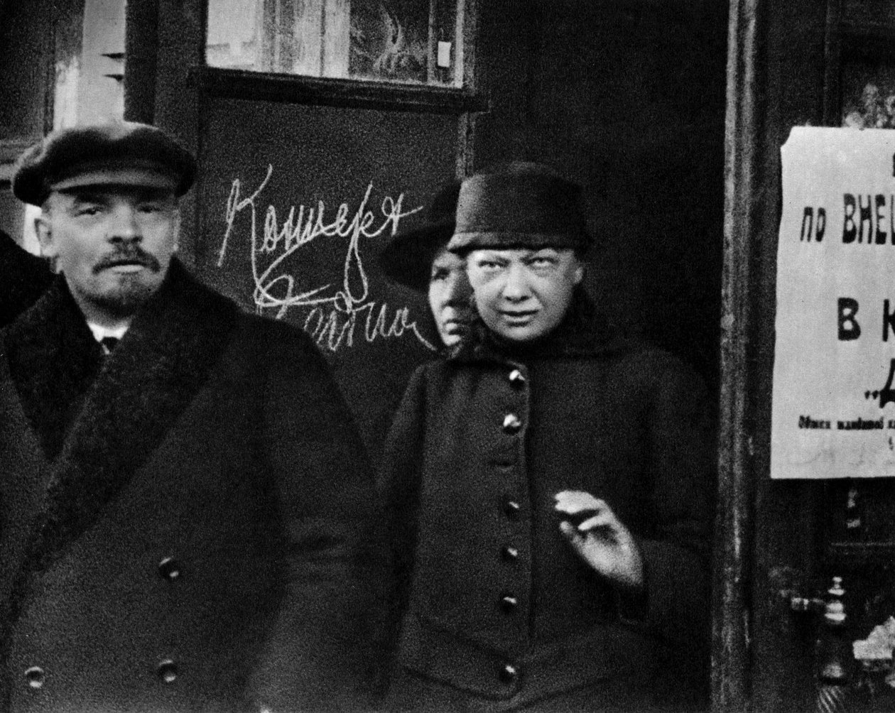 Vůdce ruských bolševiků Vladimir Lenin a jeho manželka Nadezhda Krupskaya, Rusko, 1922 od Unbekannt