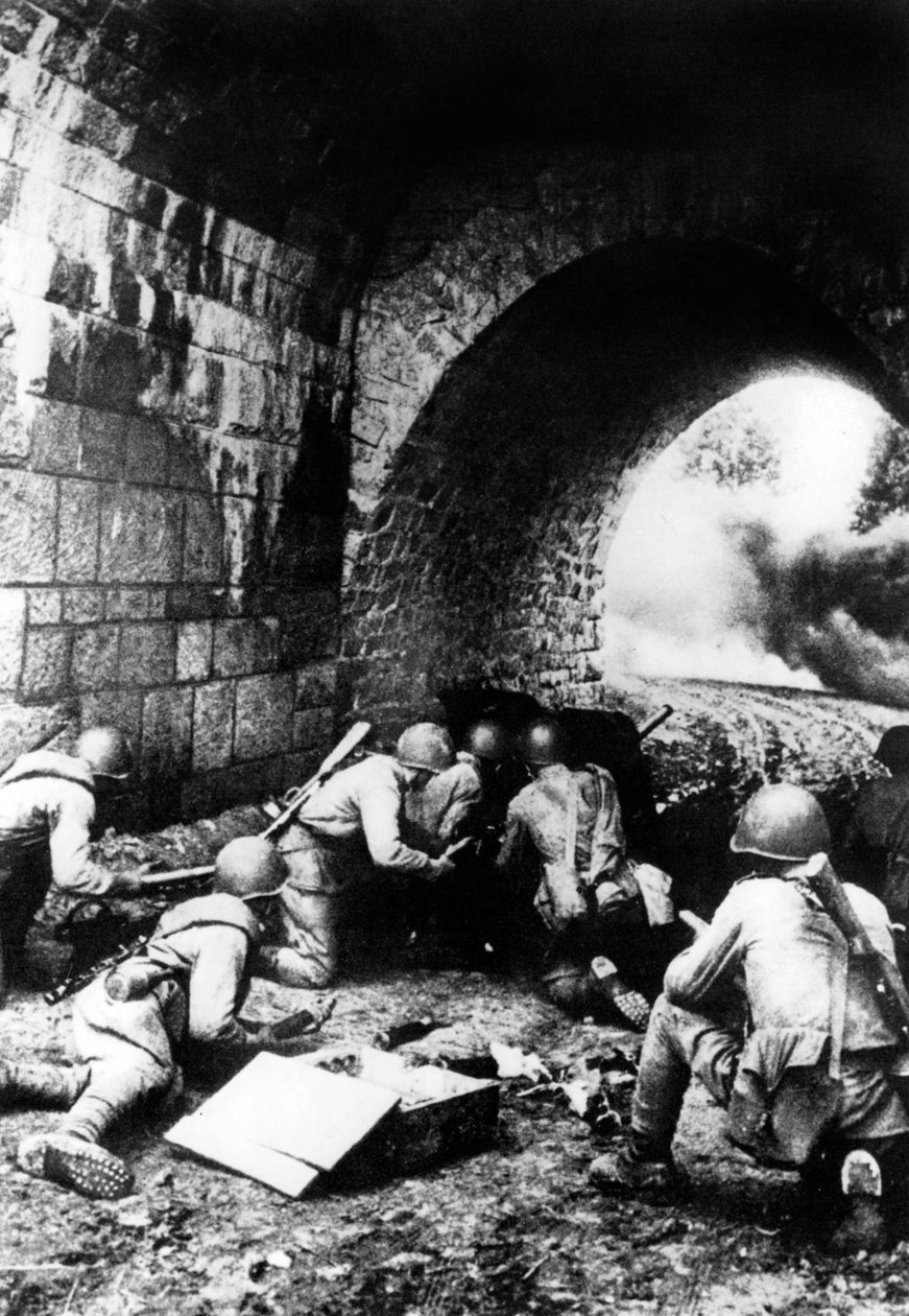 Ruští vojáci v akci poblíž Rigy, Lotyšsko, 1944 od Unbekannt