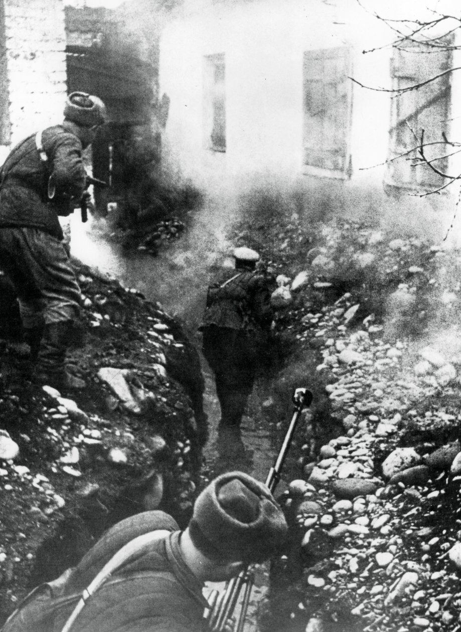 Ruské jednotky osvobozující vesnici poblíž Ordhonikidze, Kavkaz, 1942 od Unbekannt