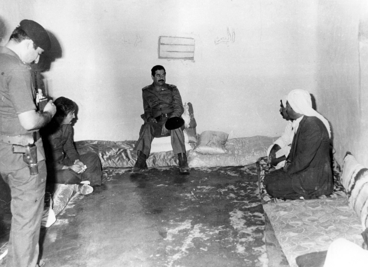 Saddám Husajn na návštěvě rolnického domu v Basře v Iráku, 1987 od Unbekannt
