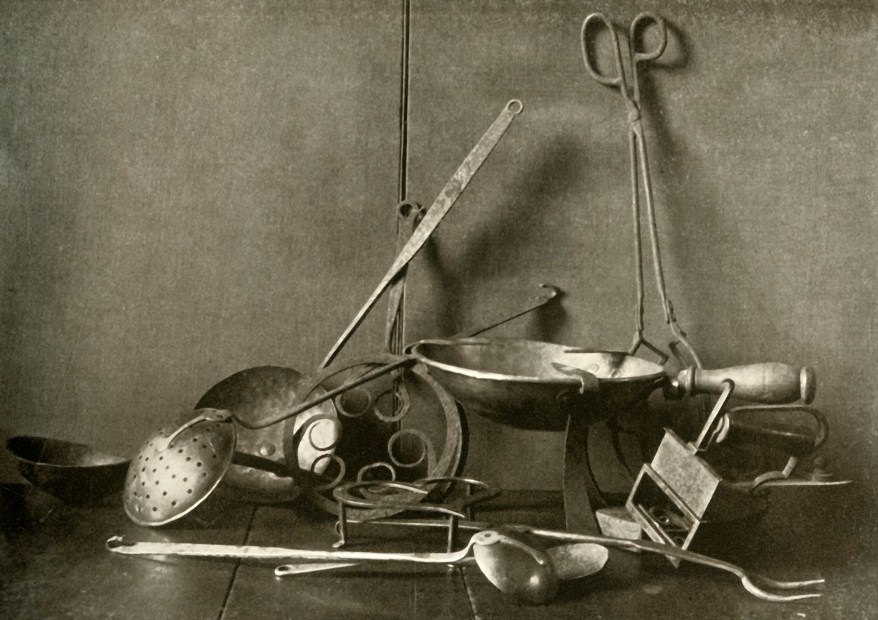 Sadiron, kleště, skimmer, vidlička, trojnožky a měděná miska na sekání, 18. století, 1937. od Unbekannt