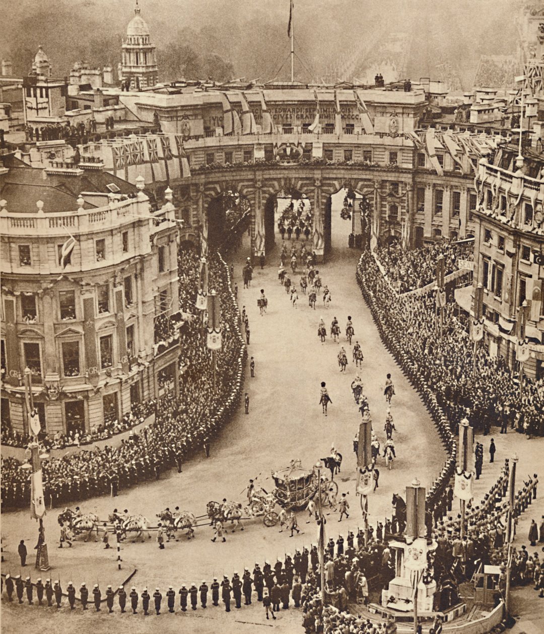 Sailors Line The Route na Trafalgar Square, 12. května 1937 od Unbekannt