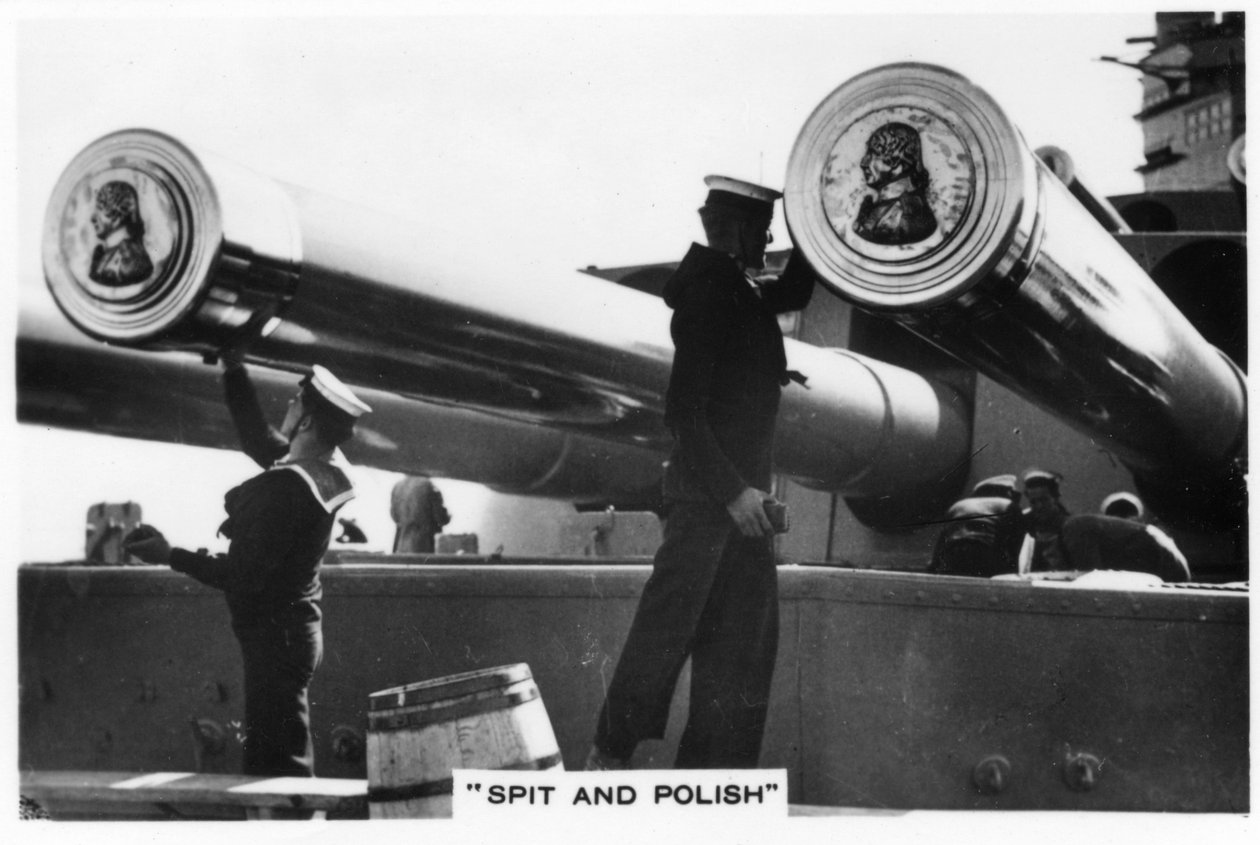 Námořníci leštící 16palcová děla HMS Nelson, 1937 od Unbekannt