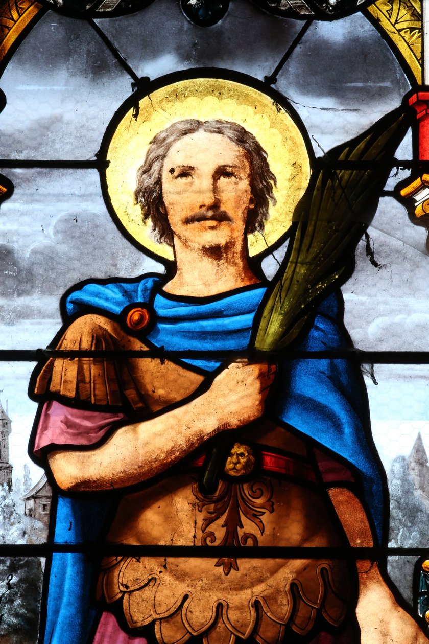 Kostel Saint Fargeau. Vitráž. Saint Julien; Francie od Unbekannt