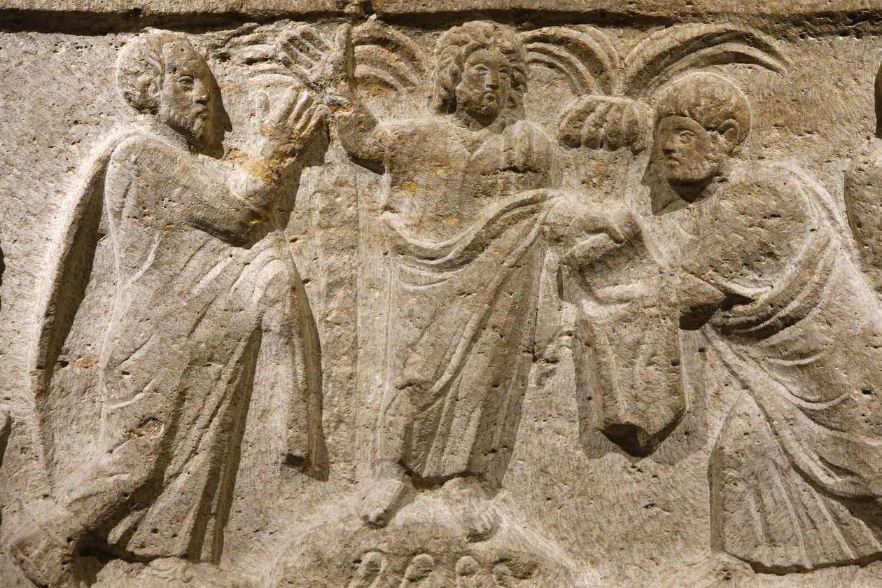 Opatství Saint Victor, Marseille. Detail sarkofágu: Ježíš obklopený Petrem a Pavlem. Francie od Unbekannt