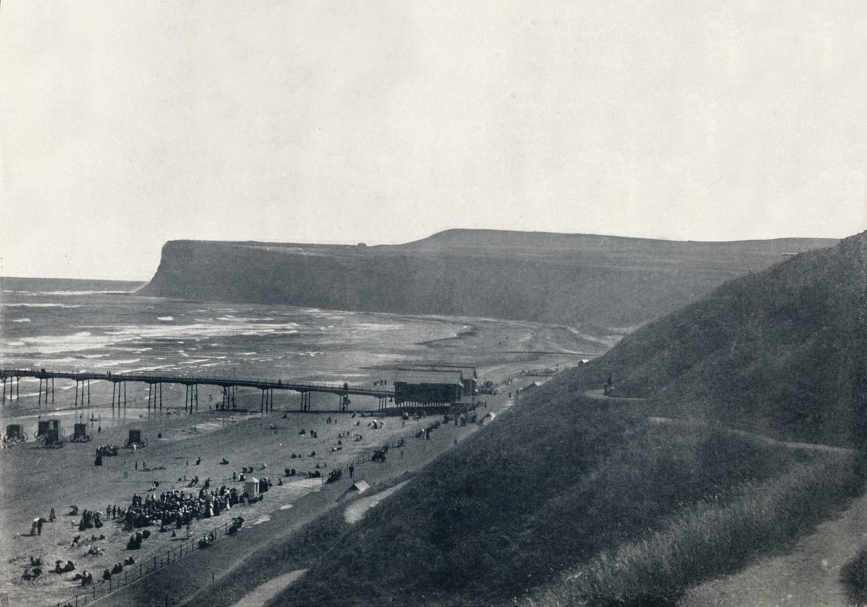 Saltburn - Pohled na útesy, pláž a molo, 1895 od Unbekannt