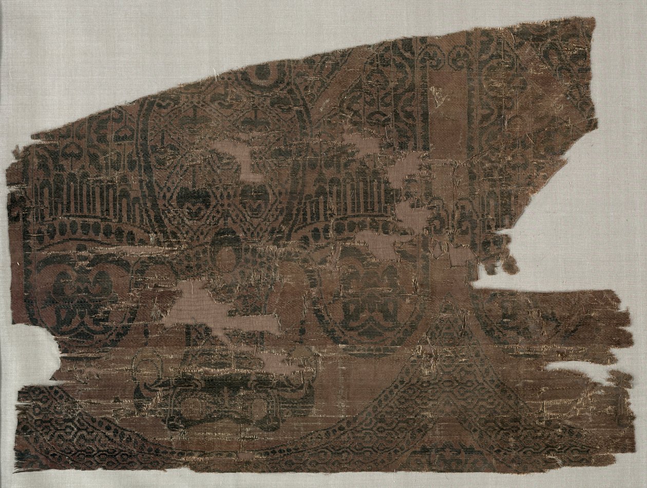 Samitské fragmenty s dvouhlavými orly, z hrobky svatého Bernarda Calva, 1200-1243. od Unbekannt