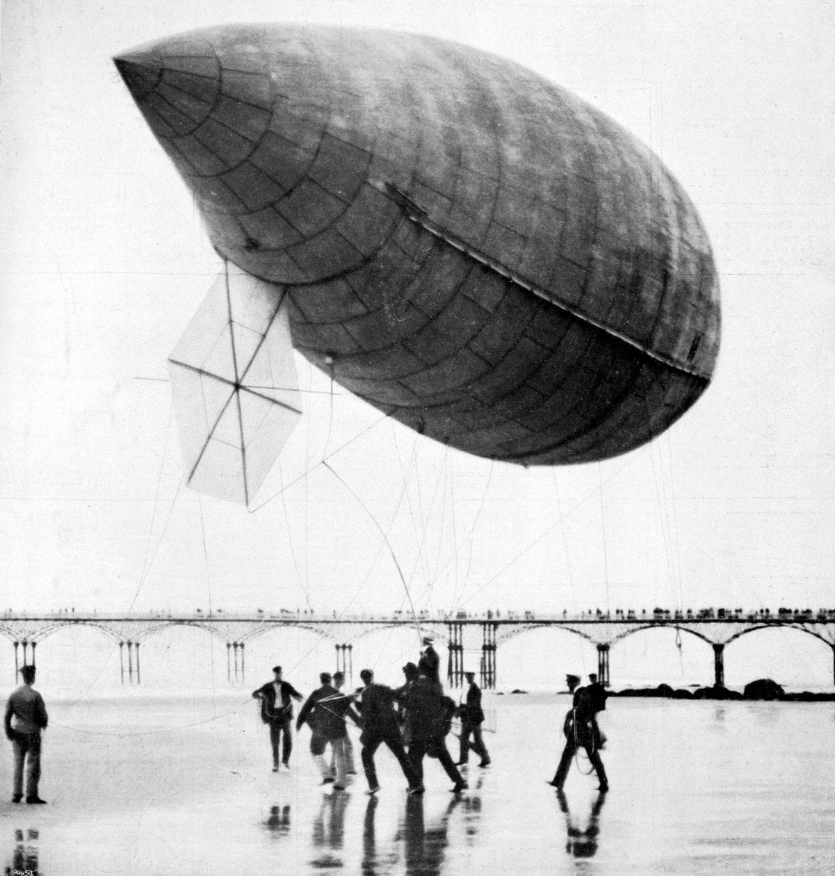 Vzducholoď Santos-Dumonts odlétající z Trouville, Francie, 1905 od Unbekannt