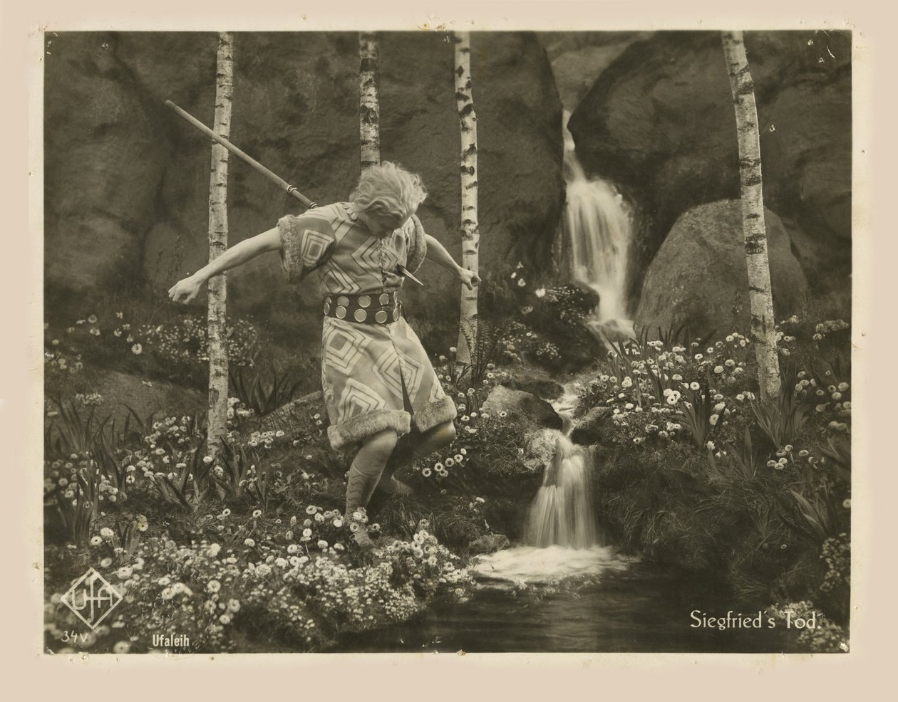 Scéna z filmu Die Nibelungen: Siegfried od Fritze Langa, 1924. od Unbekannt