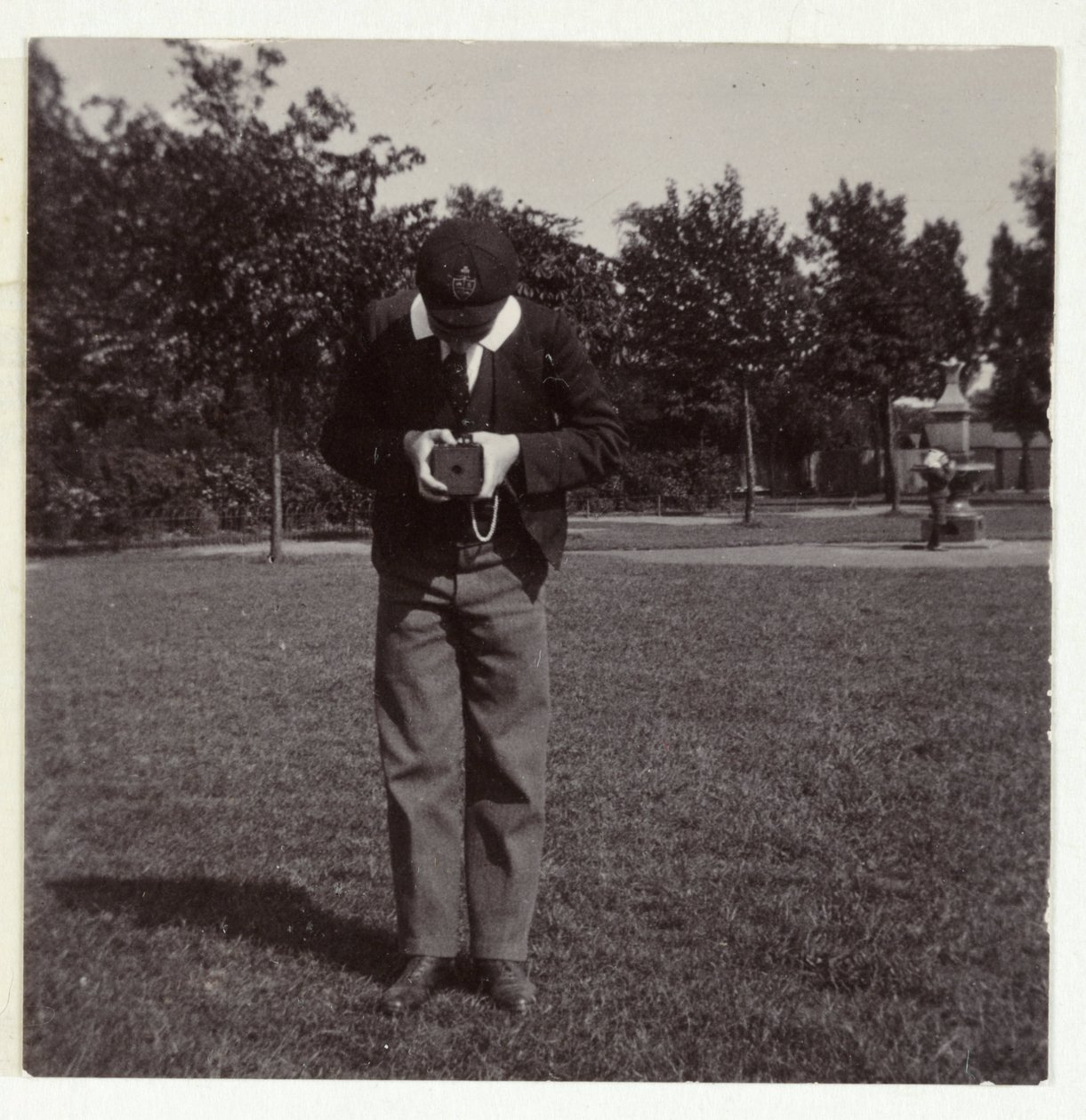 Školák fotografující, c 1905 od Unbekannt