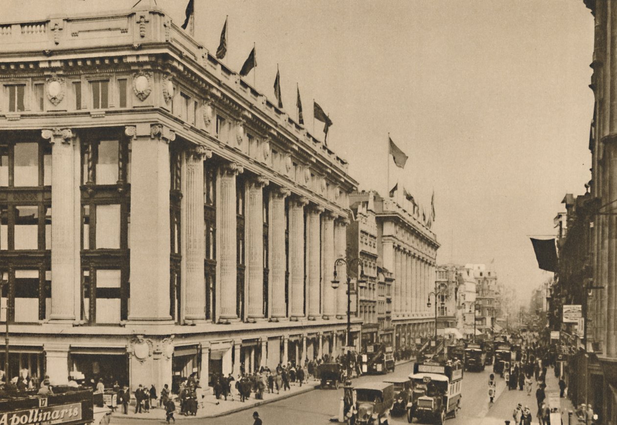Selfridges a poslední ze starých obchodů na Oxford Street, které budova pohltila, c1935. od Unbekannt