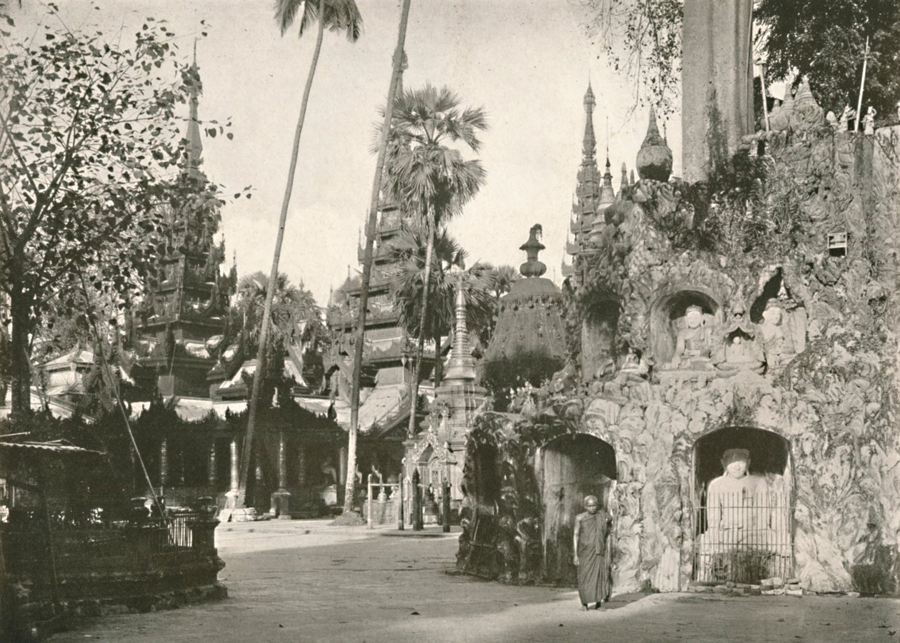 Svatyně v pagodě Shwedagon, Yangon, 1900. od Unbekannt