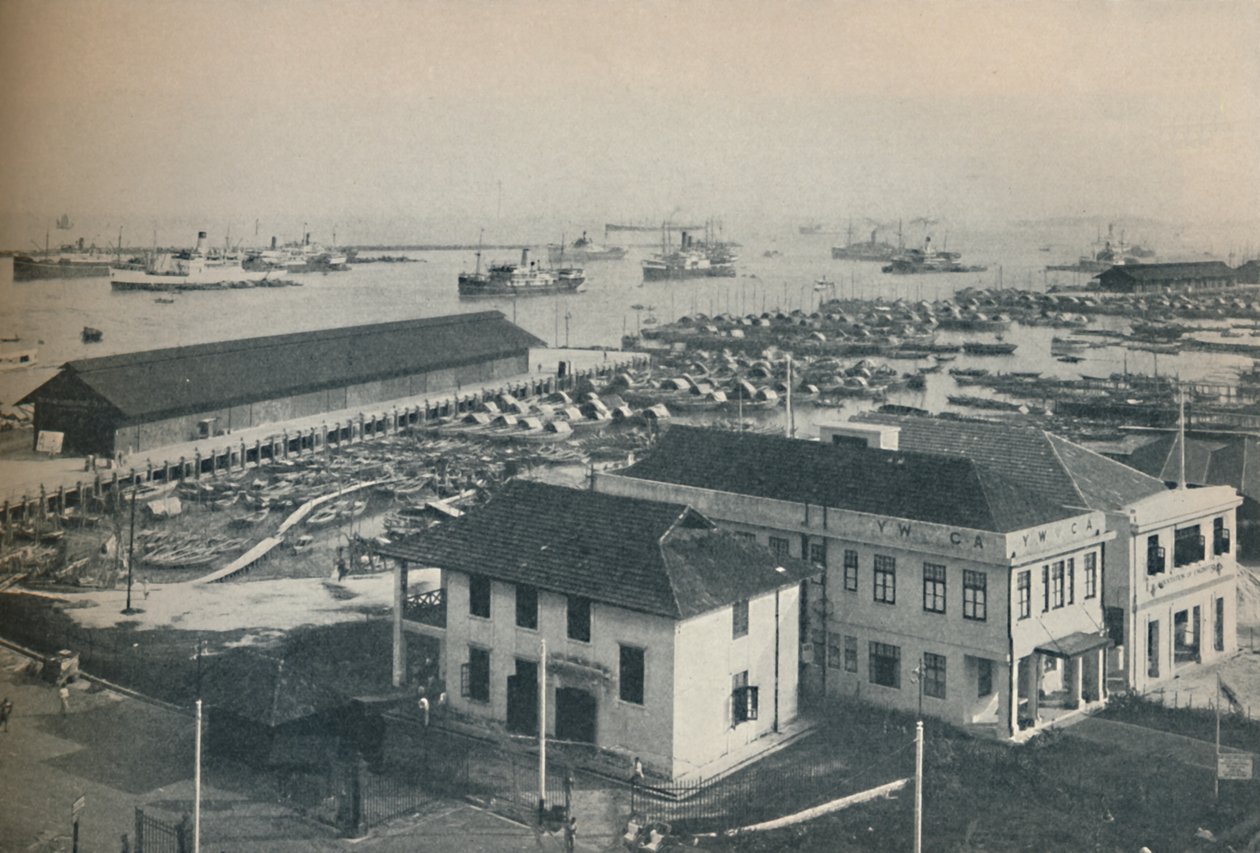 Singapurský přístav je vždy přeplněný lodní dopravou mnoha typů a národností, 1937 od Unbekannt