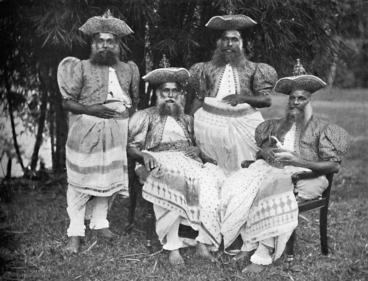 Singhalští muži vysoké hodnosti, 1902 od Unbekannt
