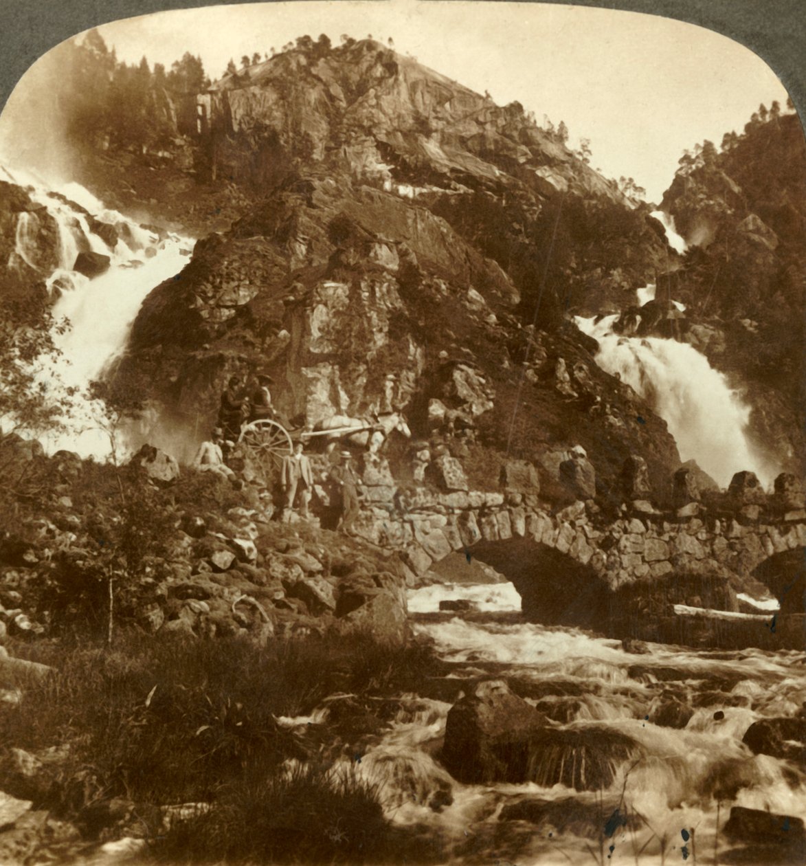 Skarafos a Lotefos skákající přes skály, západní Norsko, c1905. od Unbekannt