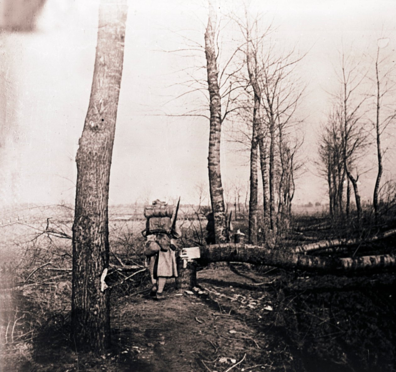 Voják s batohem na zádech, c1914-c1918 od Unbekannt