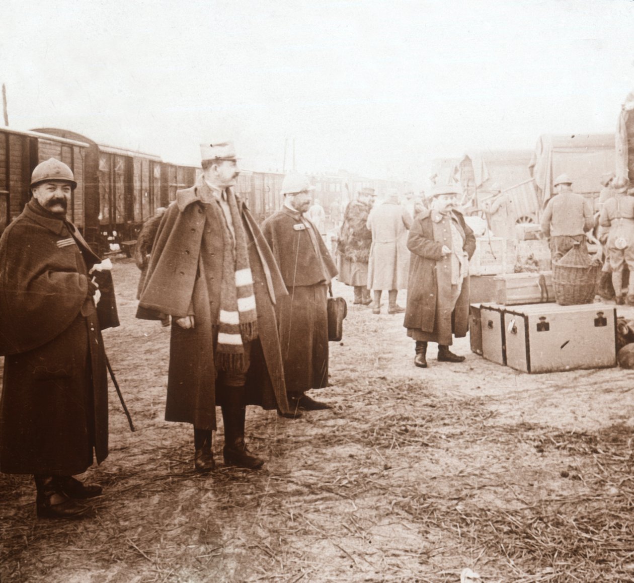 Vojáci přijíždějící do Amanvillers, Francie, c1914-c1918 od Unbekannt