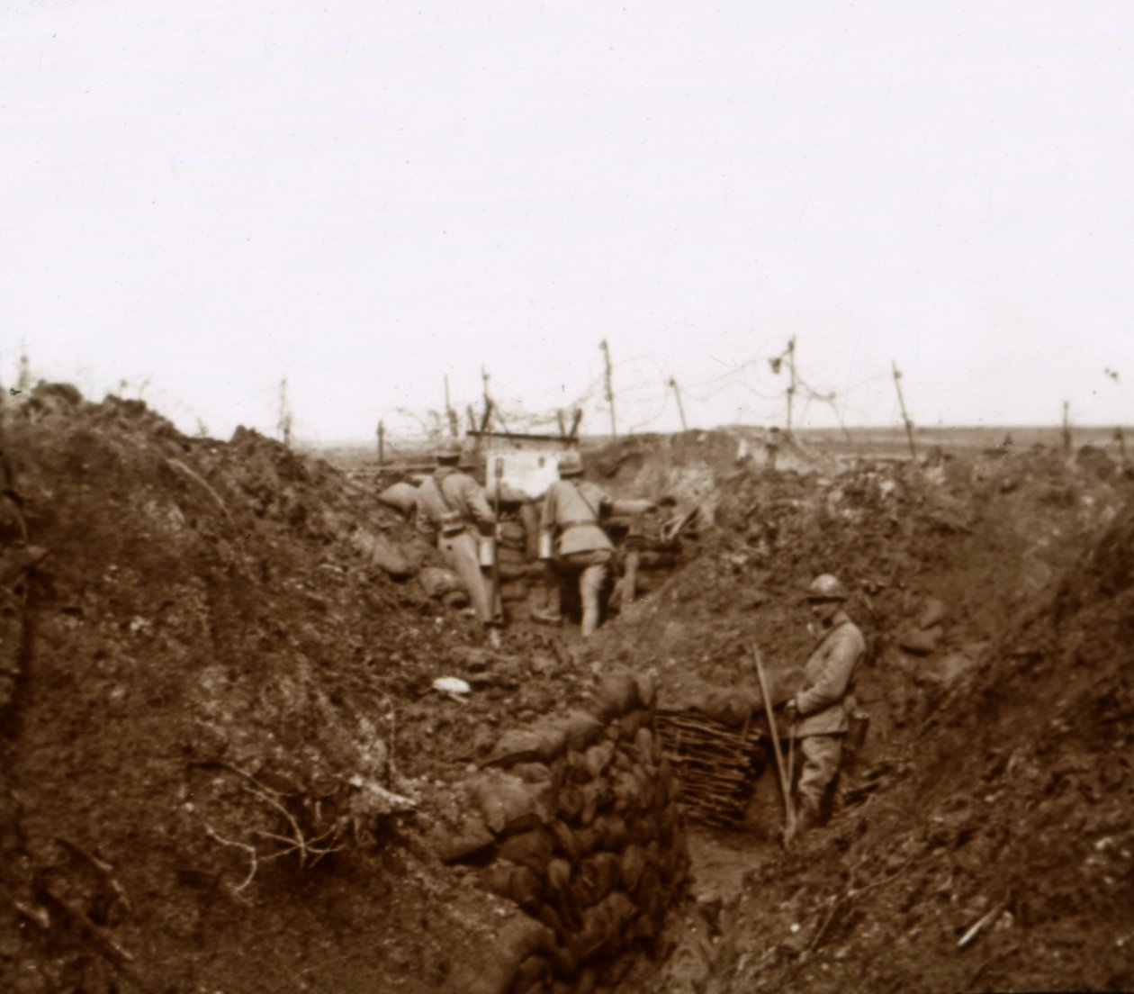 Vojáci v zákopech, Massiges, severní Francie, c1914-c1918 od Unbekannt
