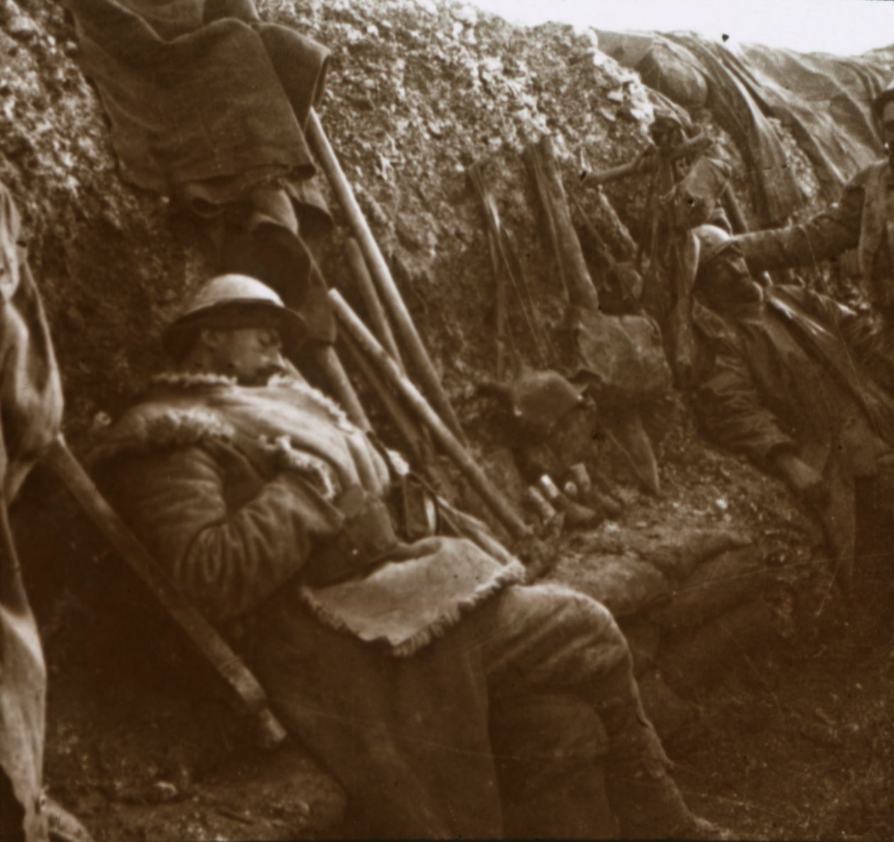 Vojáci odpočívající v zákopech, c1914-c1918 od Unbekannt