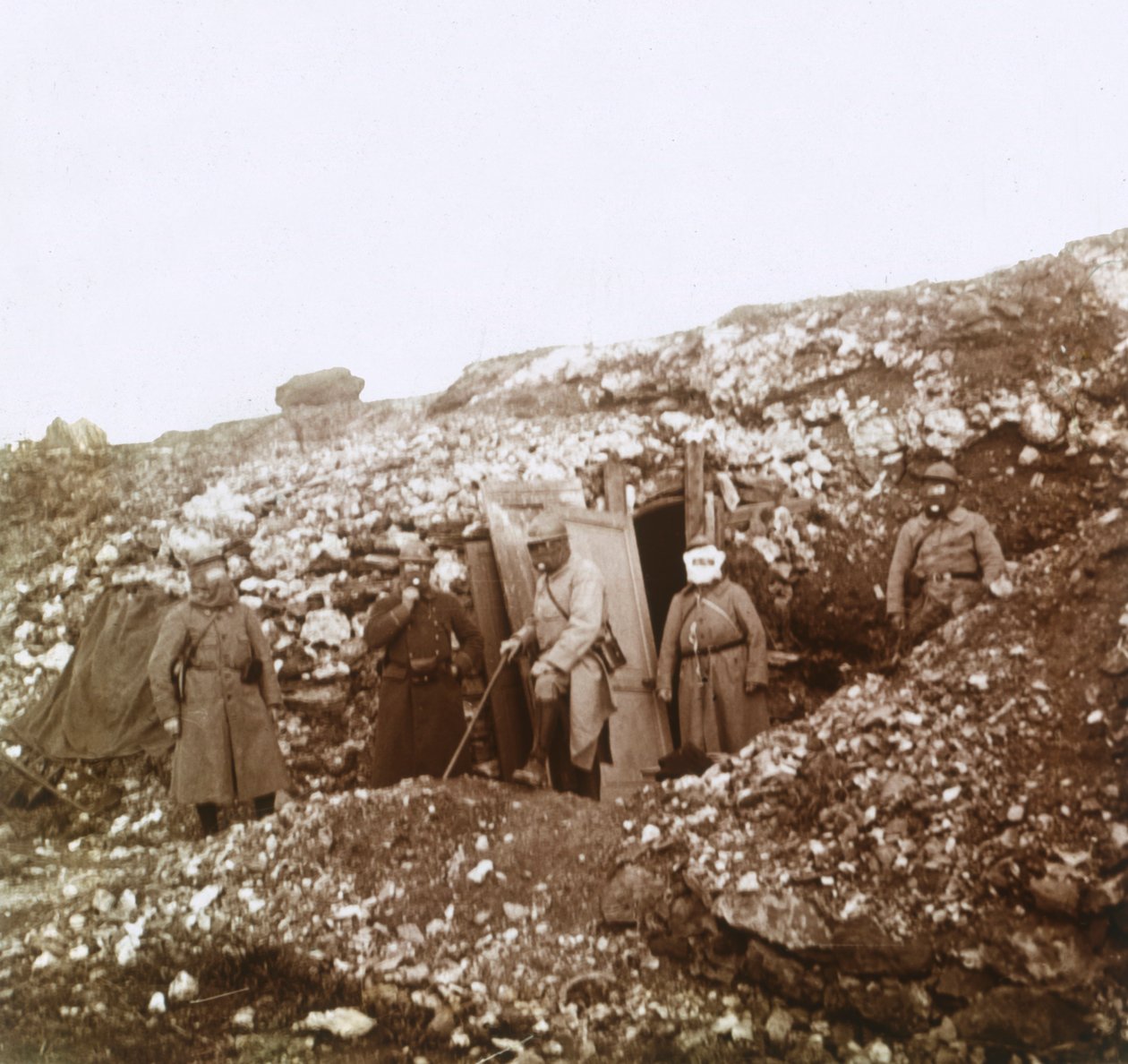 Vojáci v plynových maskách, c1914-c1918 od Unbekannt