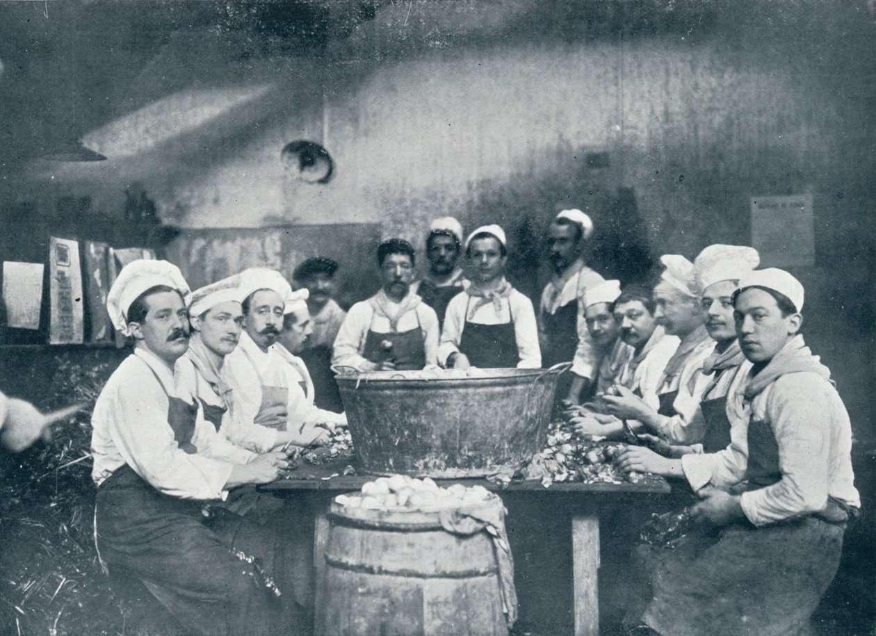 Někteří z kuchařů připravujících polévku v Messagerie Van Gand, c1914 od Unbekannt