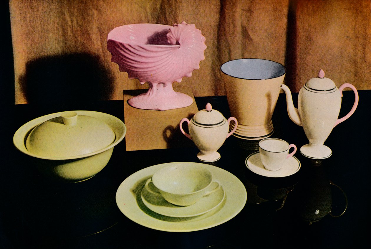 Některé z nejnovějších produktů továrny Wedgwood Etruria, 1936 od Unbekannt