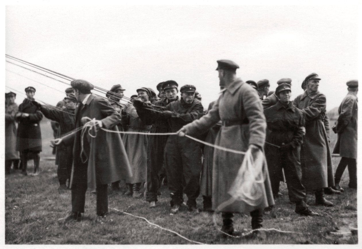 Sovětská výsadková posádka vzducholodě, Moskva, SSSR, 1930 1933 od Unbekannt