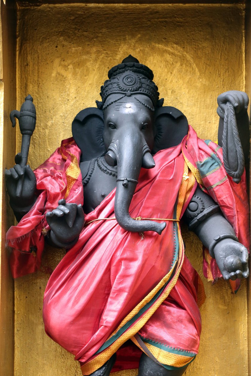 Hinduistický chrám Sri Veeramakaliamman. Ganesha také známý jako Ganapati a Vinayaka, je jedním z nejuctívanějších božstev v hinduistickém panteonu, 20160818, Singapur, Singapur od Unbekannt