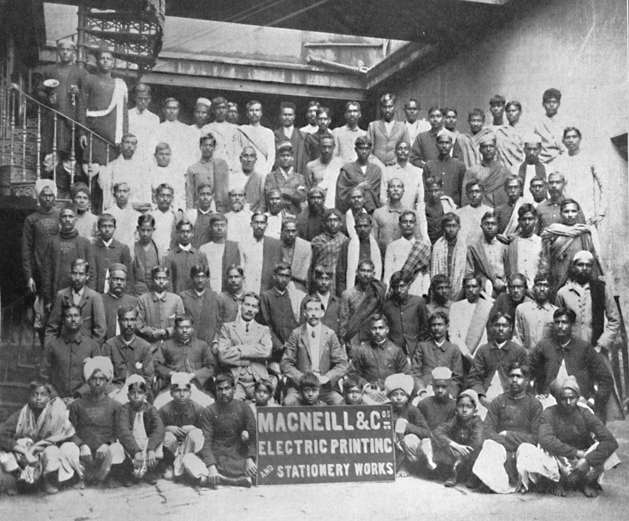 Zaměstnanci Macneill & Co.s Printing and Stationery Works, Kalkata, 1917 od Unbekannt
