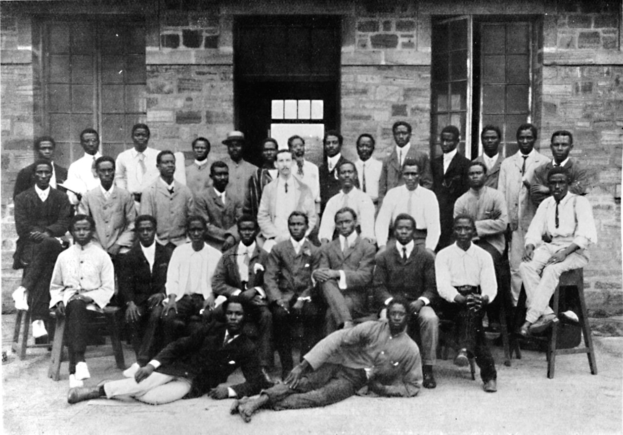 Zaměstnanci západoafrického vládního tiskového oddělení, 1909. od Unbekannt