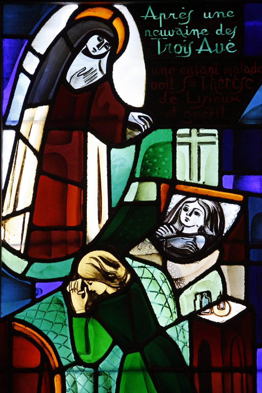 Vitráže zobrazující Sainte Therese de Lisieux uzdravující nemocné dítě v kostele Notre-Dame-de-la-Trinite, Blois, Francie od Unbekannt