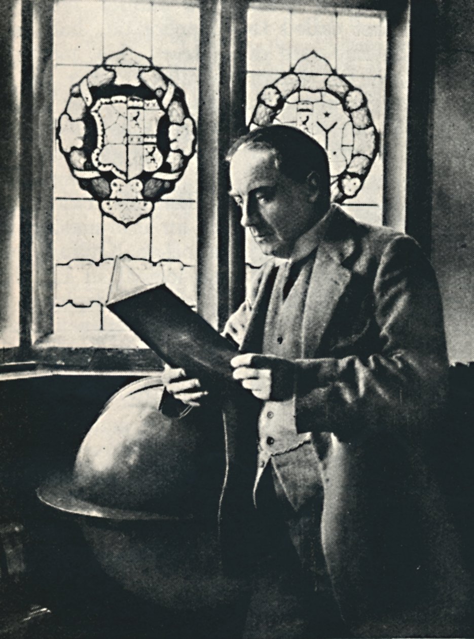 Stanley Baldwin v galerii v Chequers, c1925 od Unbekannt