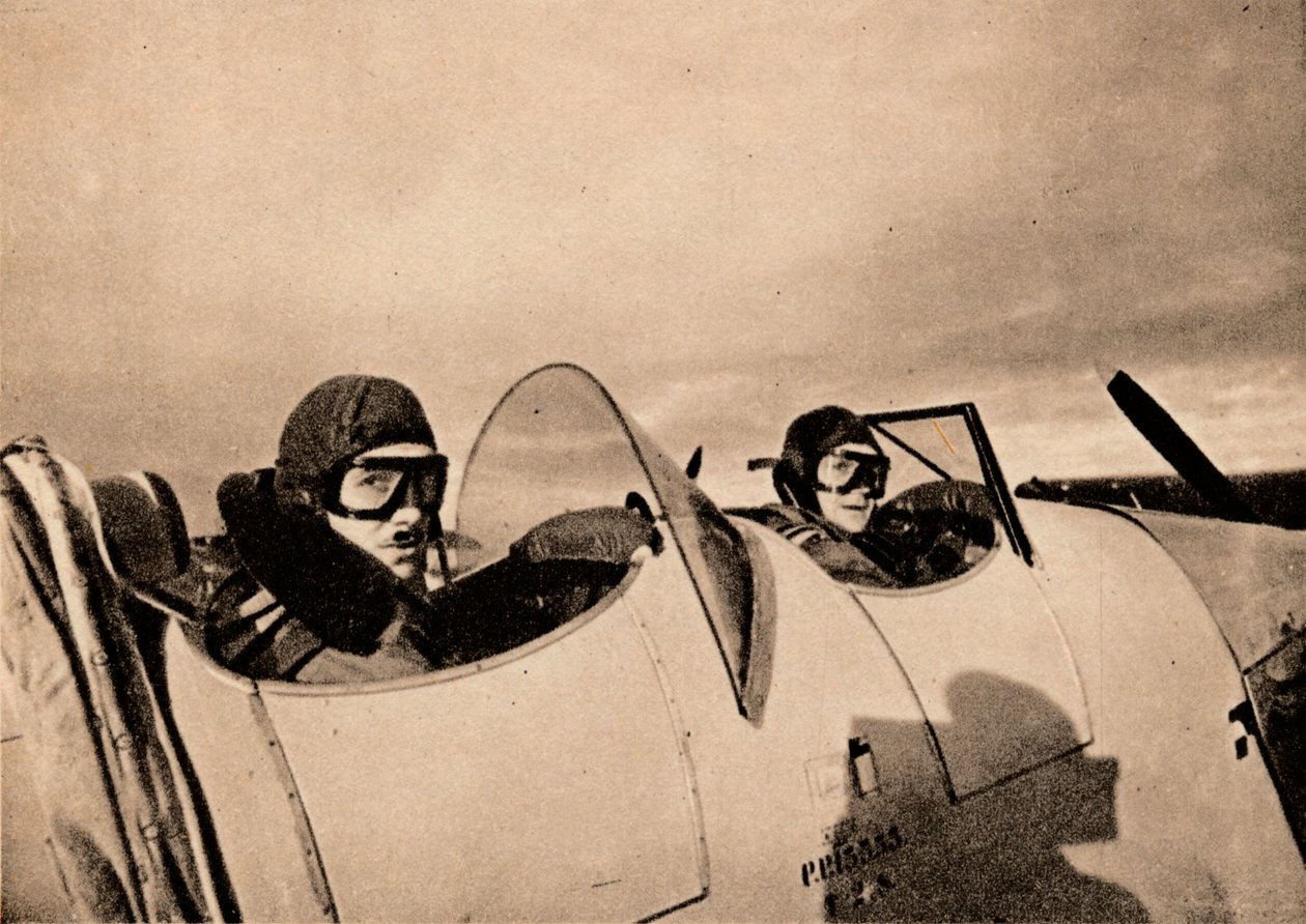 Začínáme na instruktážním letu v Miles Magister. Žák je v zadním kokpitu, 1940 od Unbekannt
