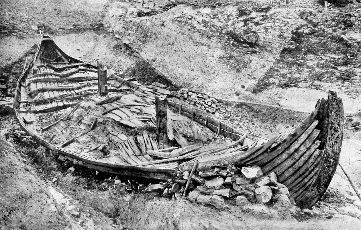 Záďový pohled na loď Oseberg Viking po měsících vykopávek, Norsko, c1904-1905 od Unbekannt