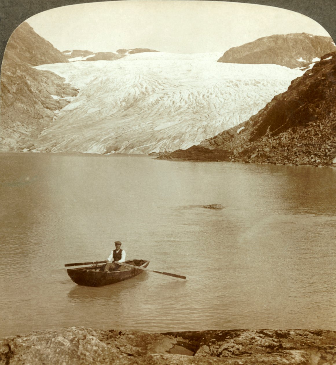 Proud pevného ledu Hardangerský ledovec a jezero, kde taje, Norsko, c1905. od Unbekannt