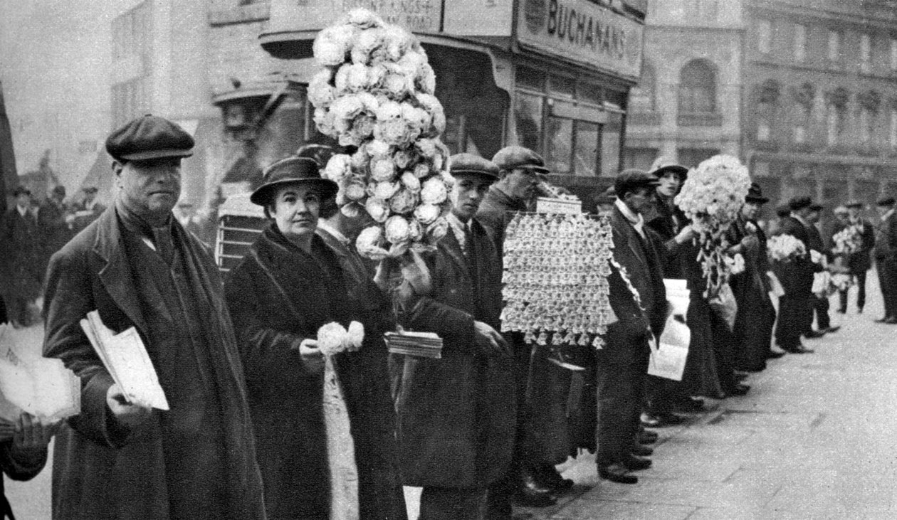 Pouliční prodavači fotbalových laskomin ve Walham Green, Londýn, 1926-1927 od Unbekannt